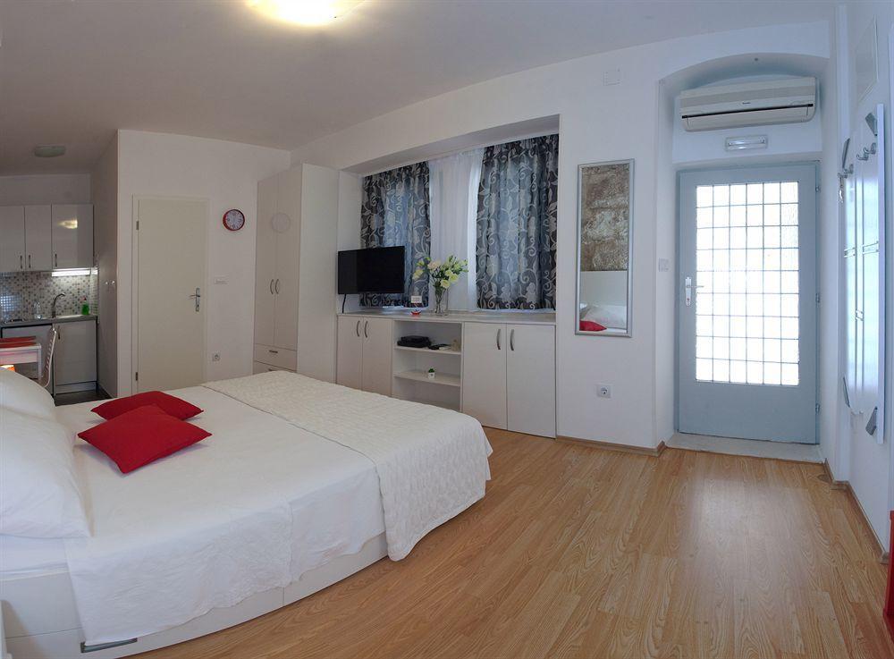 Cro Jet Set Apartments Сплит Екстериор снимка
