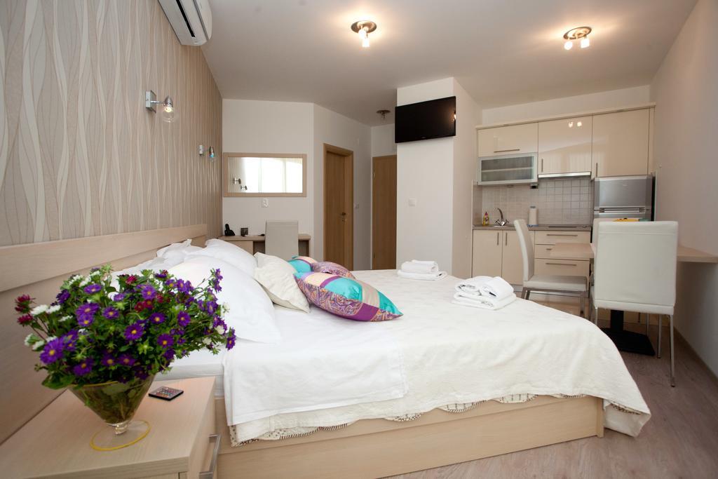Cro Jet Set Apartments Сплит Екстериор снимка