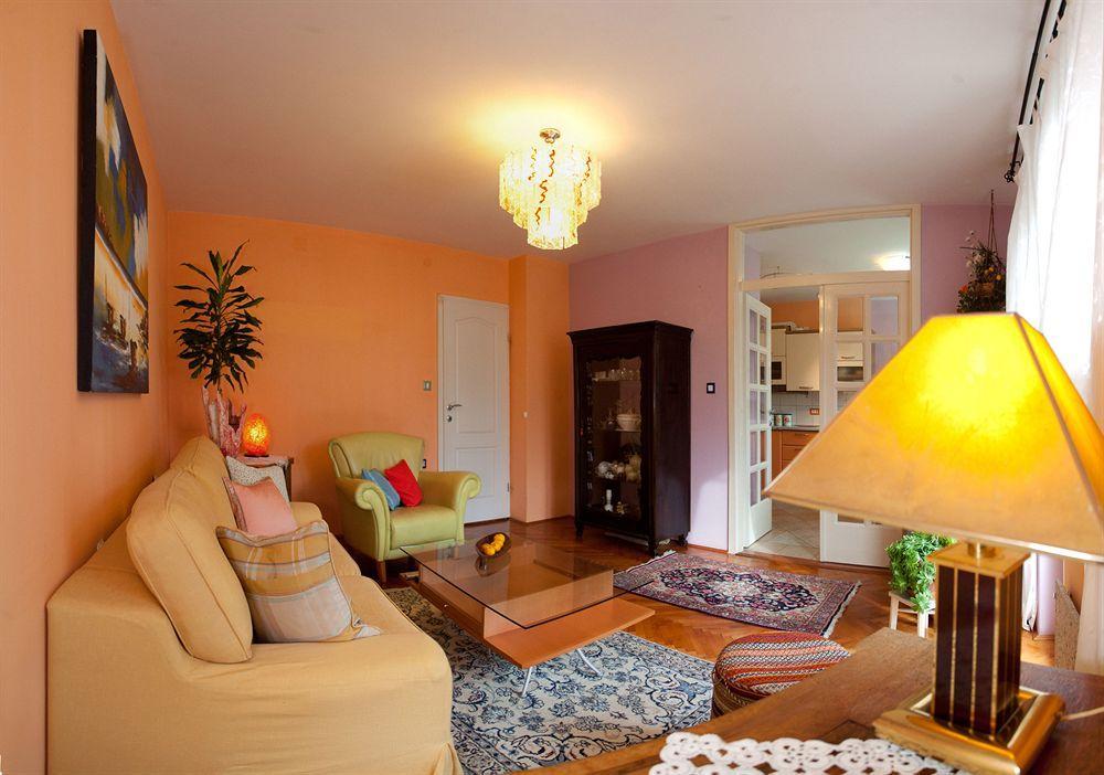Cro Jet Set Apartments Сплит Екстериор снимка