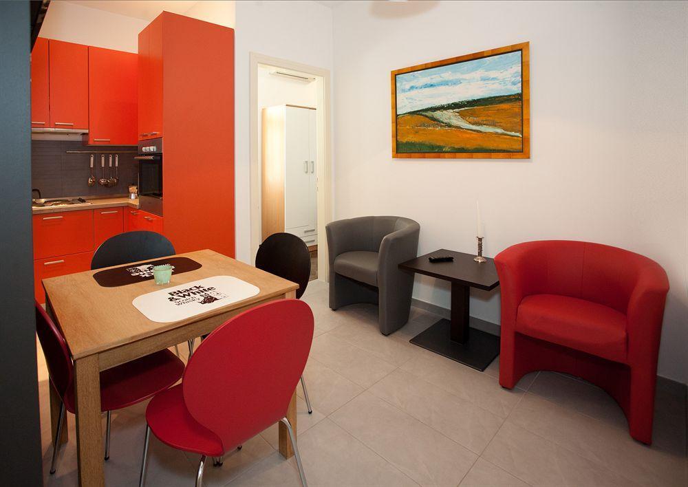 Cro Jet Set Apartments Сплит Екстериор снимка