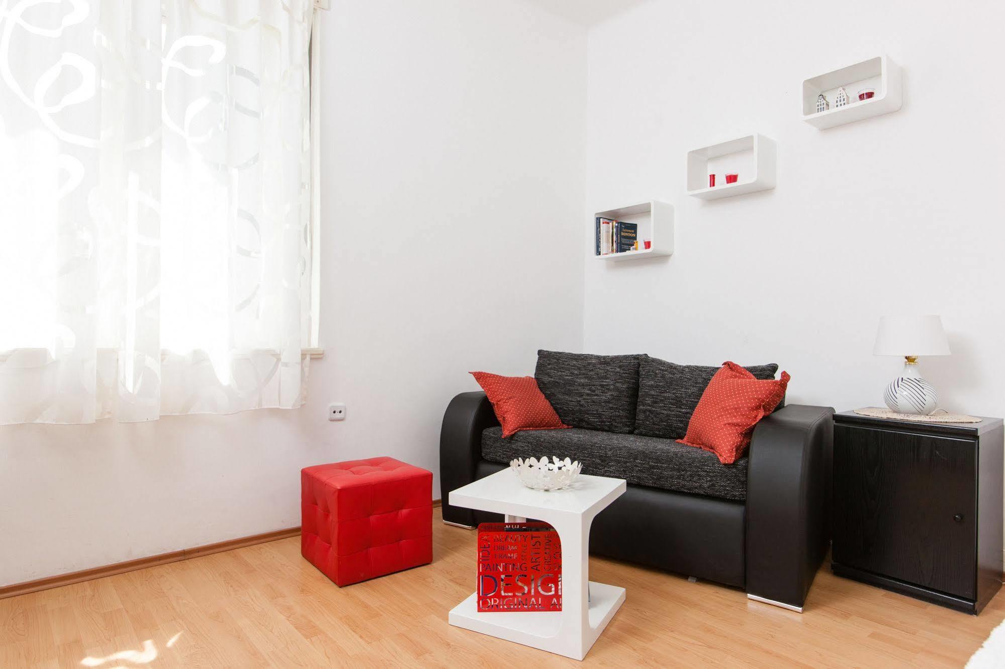 Cro Jet Set Apartments Сплит Екстериор снимка